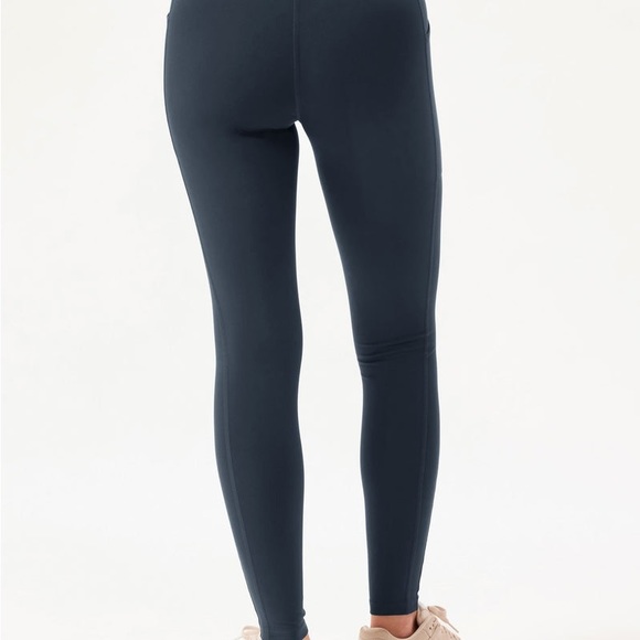 Girlfriend Collective Workout Set - Picture 6 of 7